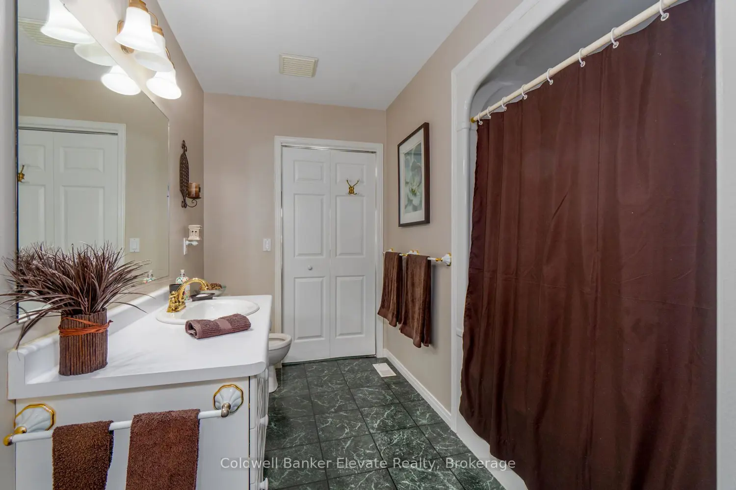 Additional image 10 of 2705 Kingsway Drive 36