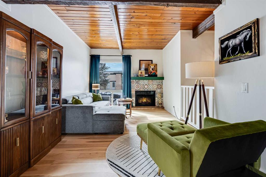 Additional image 6 of 120 Oaktree Lane SW, Calgary, AB, T2V 4V4
