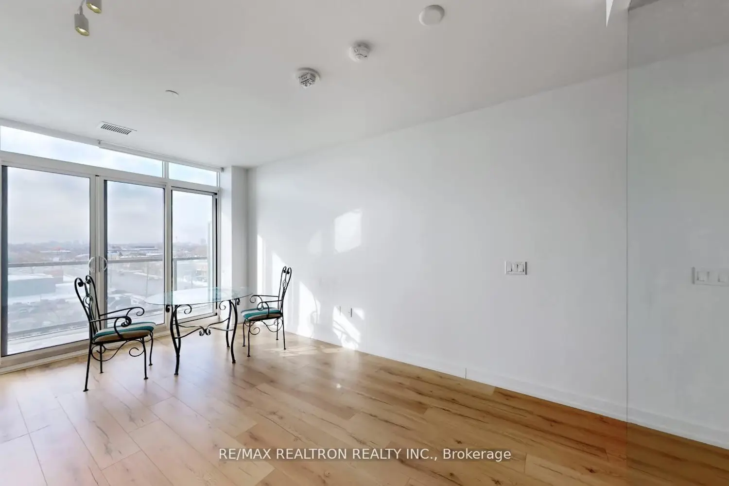 Additional image 10 of 1195 The Queensway 617