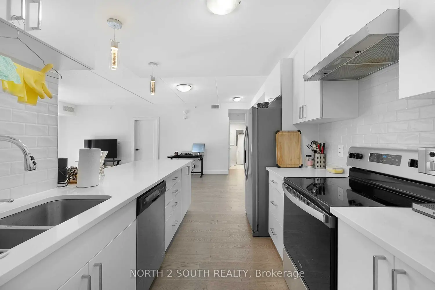 Additional image 10 of 2550 Sandwich West Parkway 102