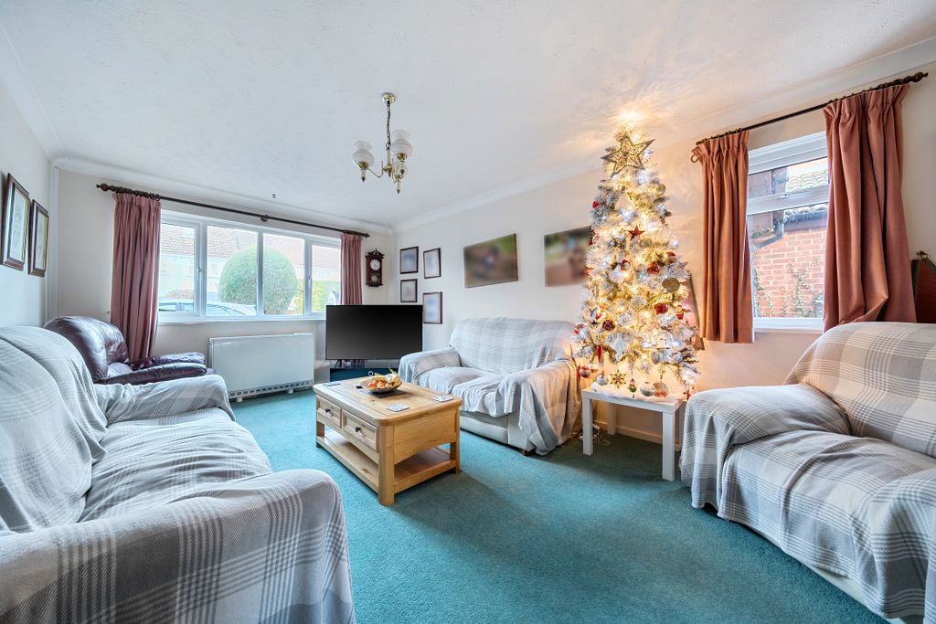 3 bed link detached house for saleNetheravon, Salisbury SP4 photo 4