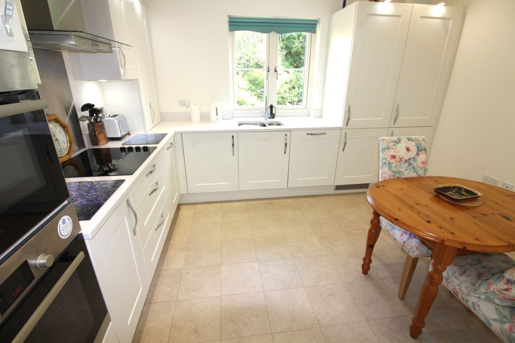 Additional image 12 of 3 bed flat for salePenhurst Gardens, Chipping Norton OX7