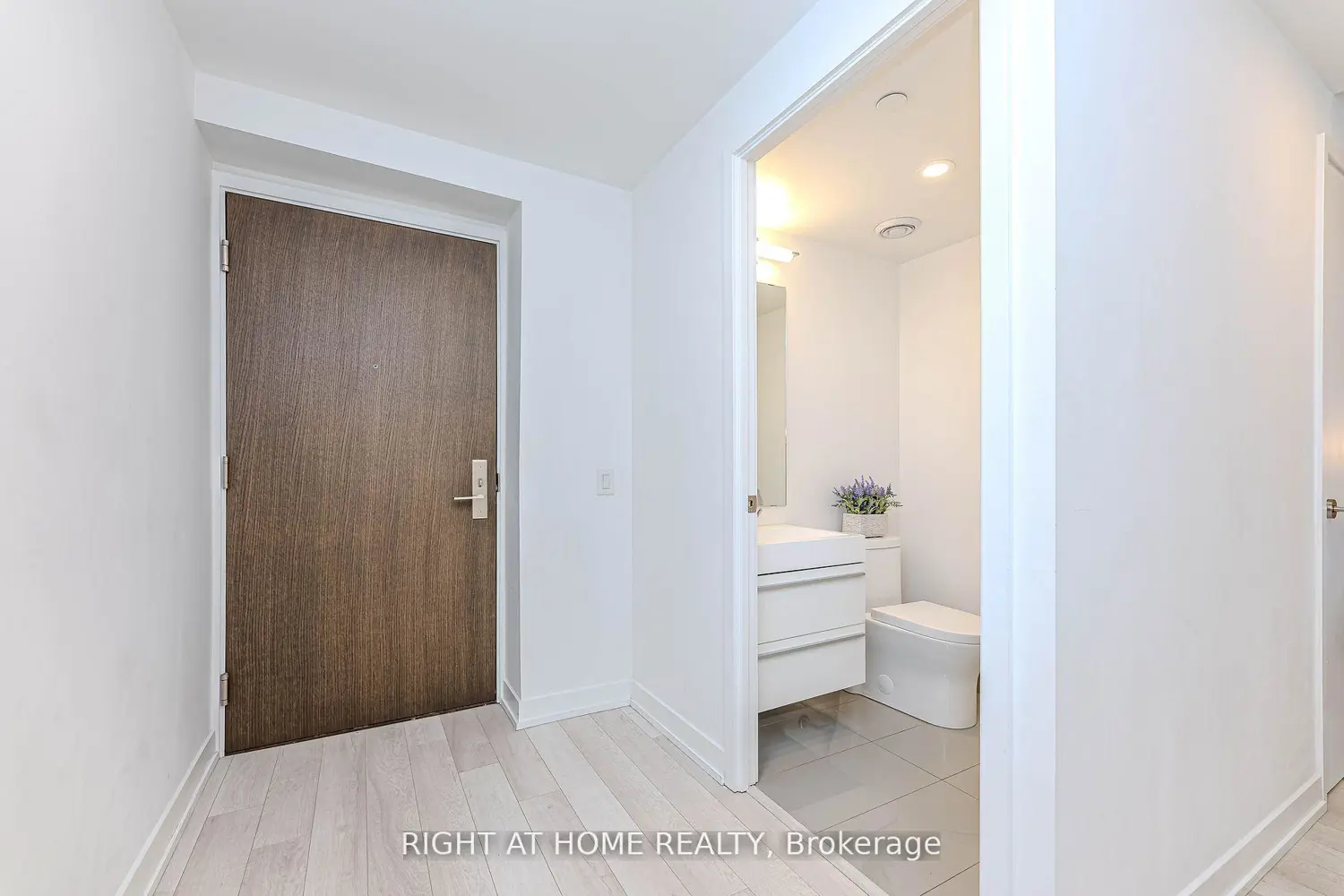 Additional image 7 of 39 Roehampton Avenue 1301