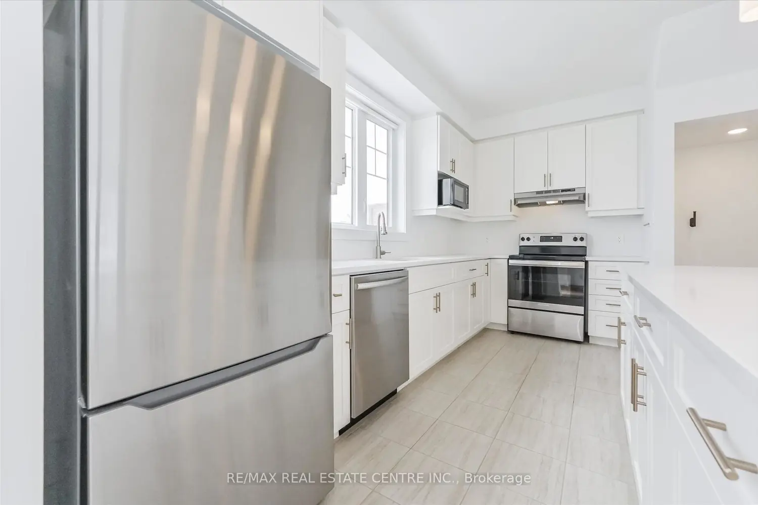 Additional image 8 of 690 Broadway Avenue 3