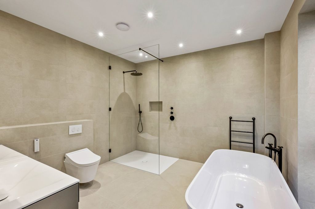 Additional image 20 of 6 bed detached house for saleSovereign View, Charlton Kings, Cheltenham, Gloucestershire GL52