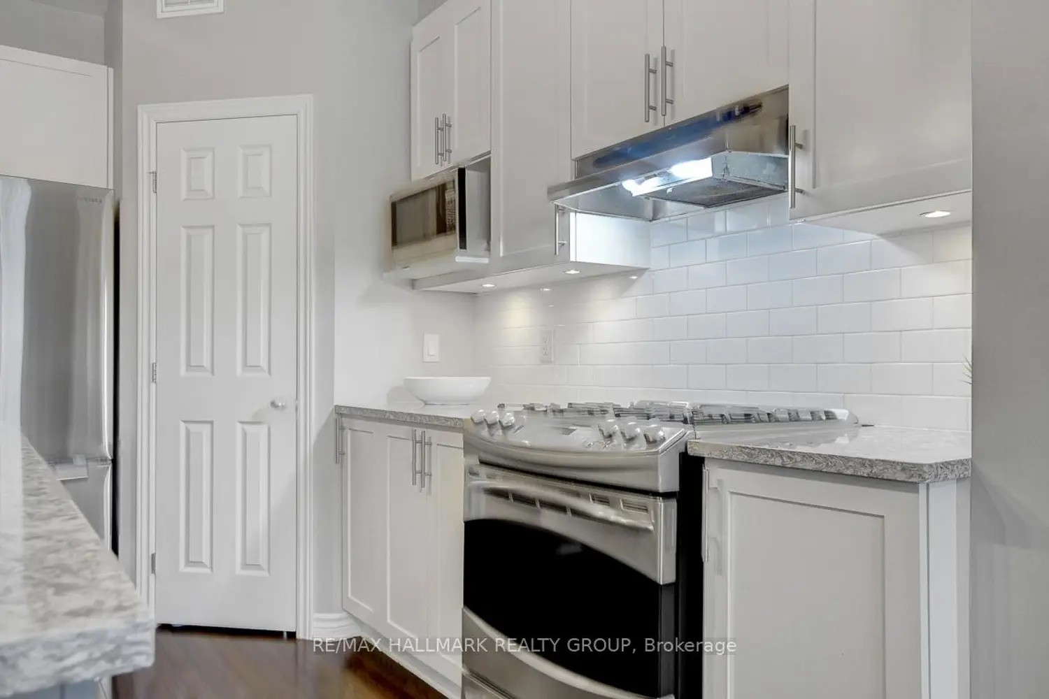 Additional image 9 of 729 Hazelnut Crescent