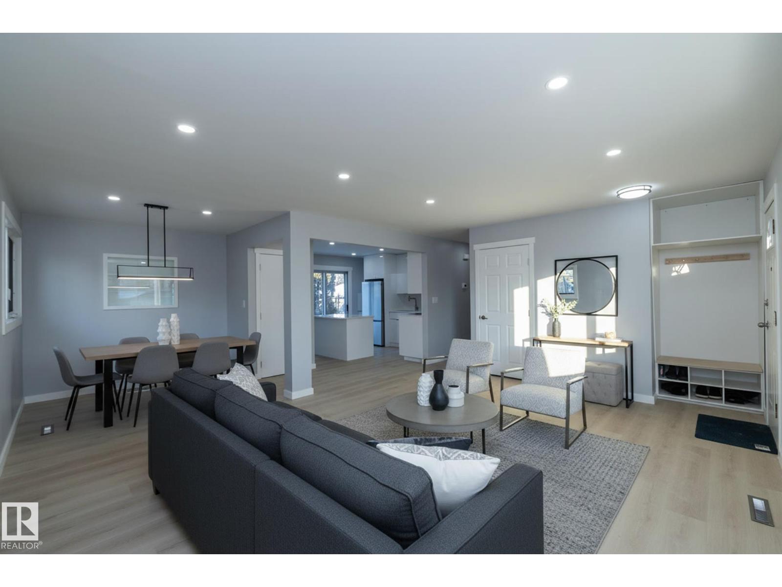 Additional image 3 of 8008 159 Street NW, Edmonton, AB, T5R2E4
