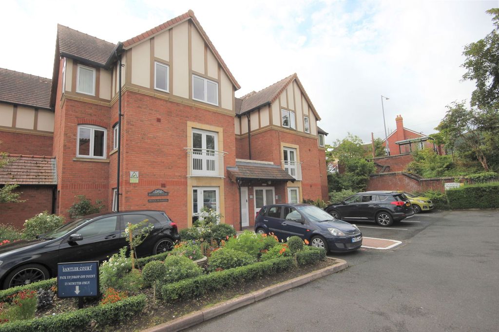2 bed flat for saleWorcester Road, Malvern, Worcestershire. WR14 photo 3