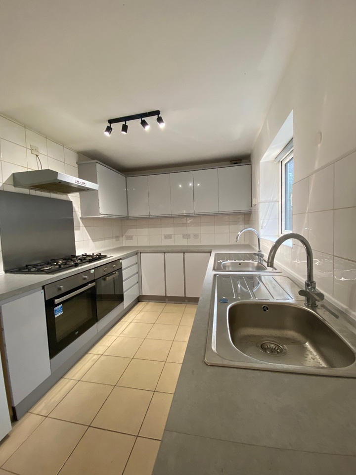 6 Bed Terraced House, Heald Grove, M14, N1 7GU