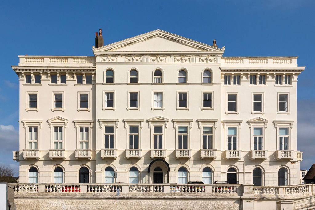 2 bed flat for saleAdelaide Crescent, Hove BN3