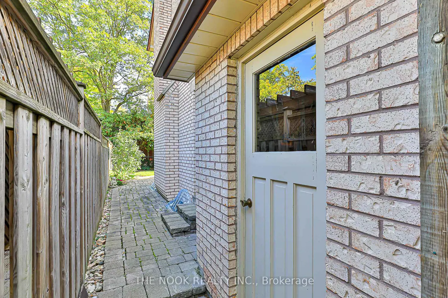 Additional image 2 of 3 King Arthur's Court