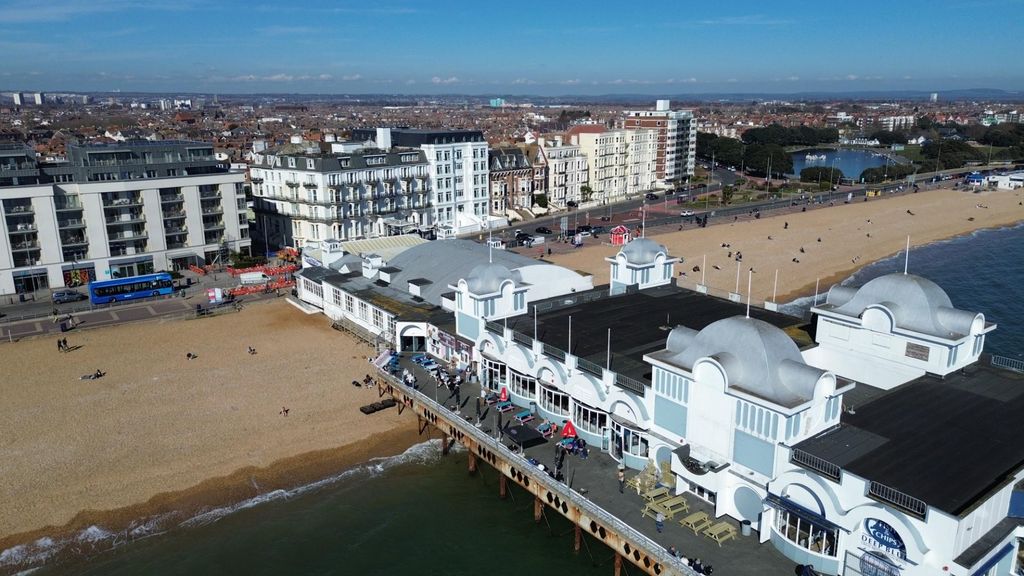 2 bed flat for saleSt. Helens Parade, Southsea PO4