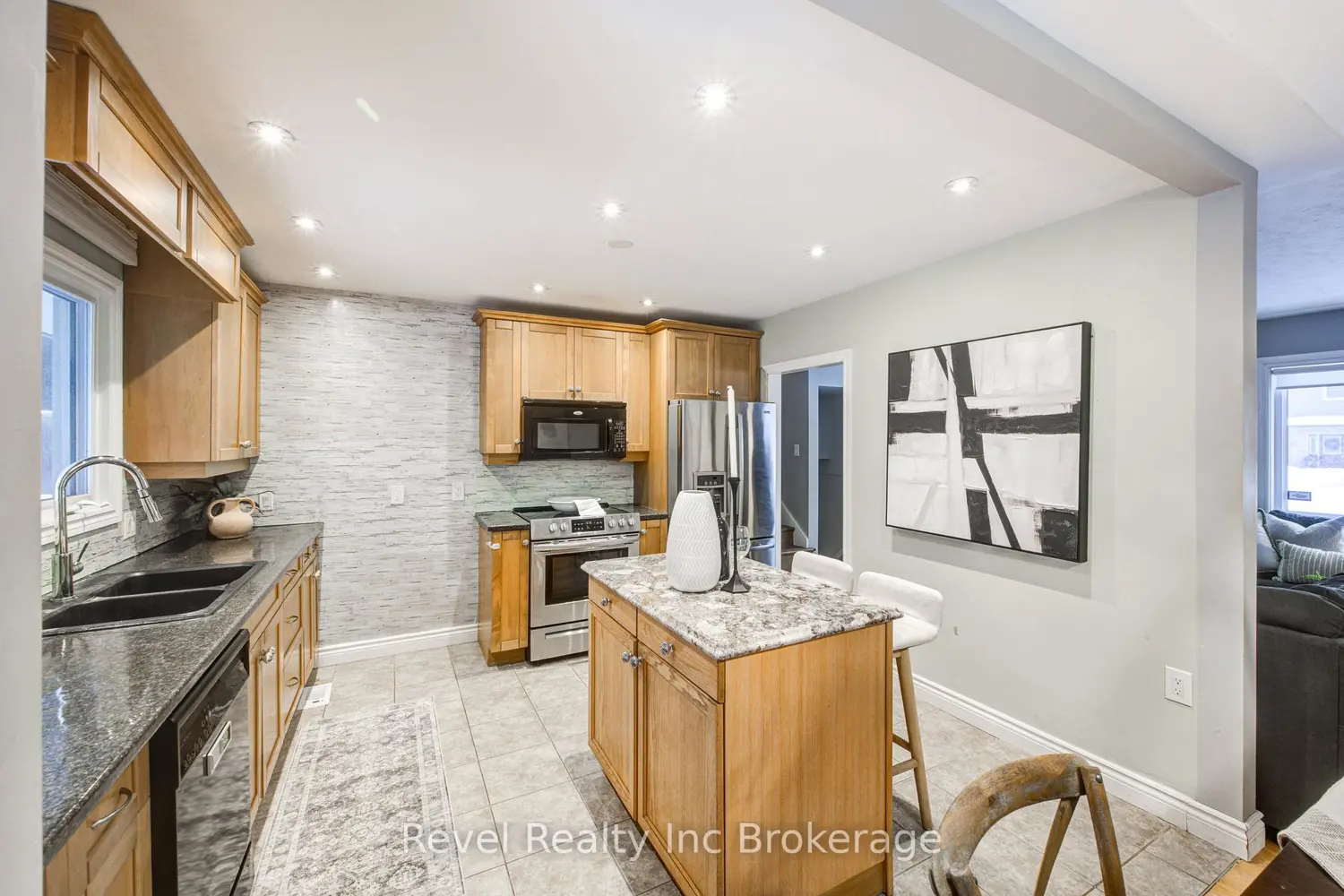 Additional image 6 of 828 Warwick Street