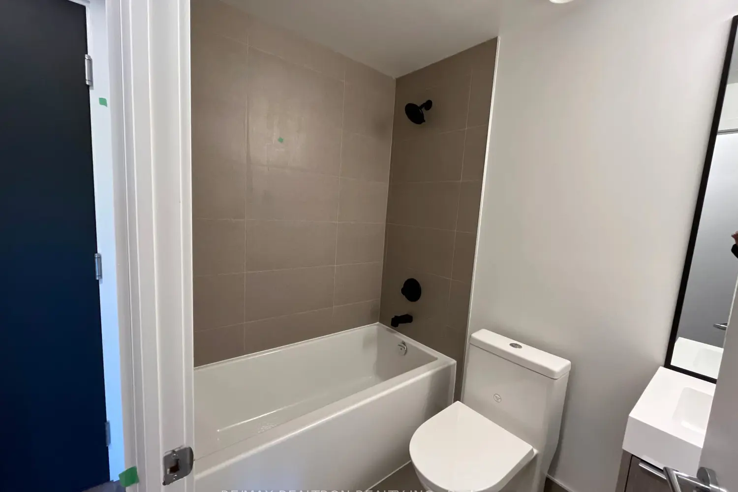 Additional image 9 of 250 Lawrence Avenue 401