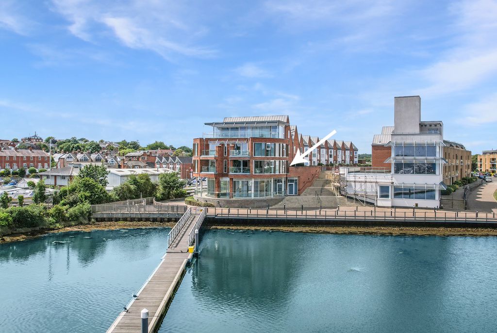 2 bed flat for saleAinslie Place, Lymington, Hampshire SO41
