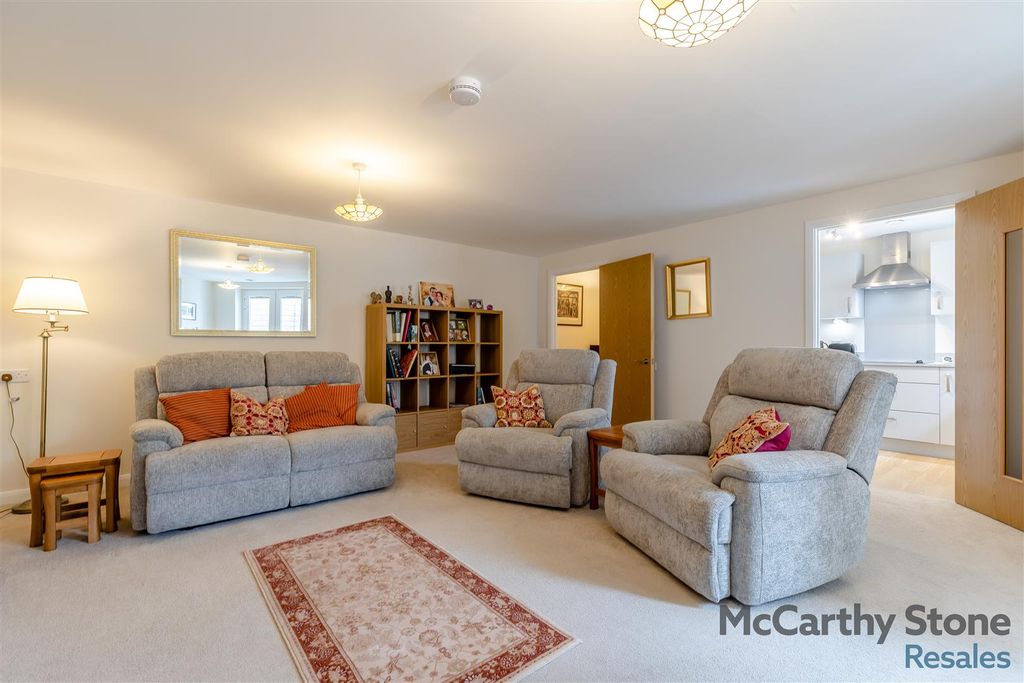 2 bed flat for saleDevonshire Place, Station Road, Buxton SK17 photo 3