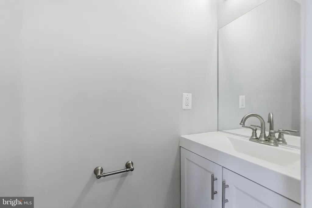 Additional image 11 of 409 36th Street NE, Washington, DC 20019