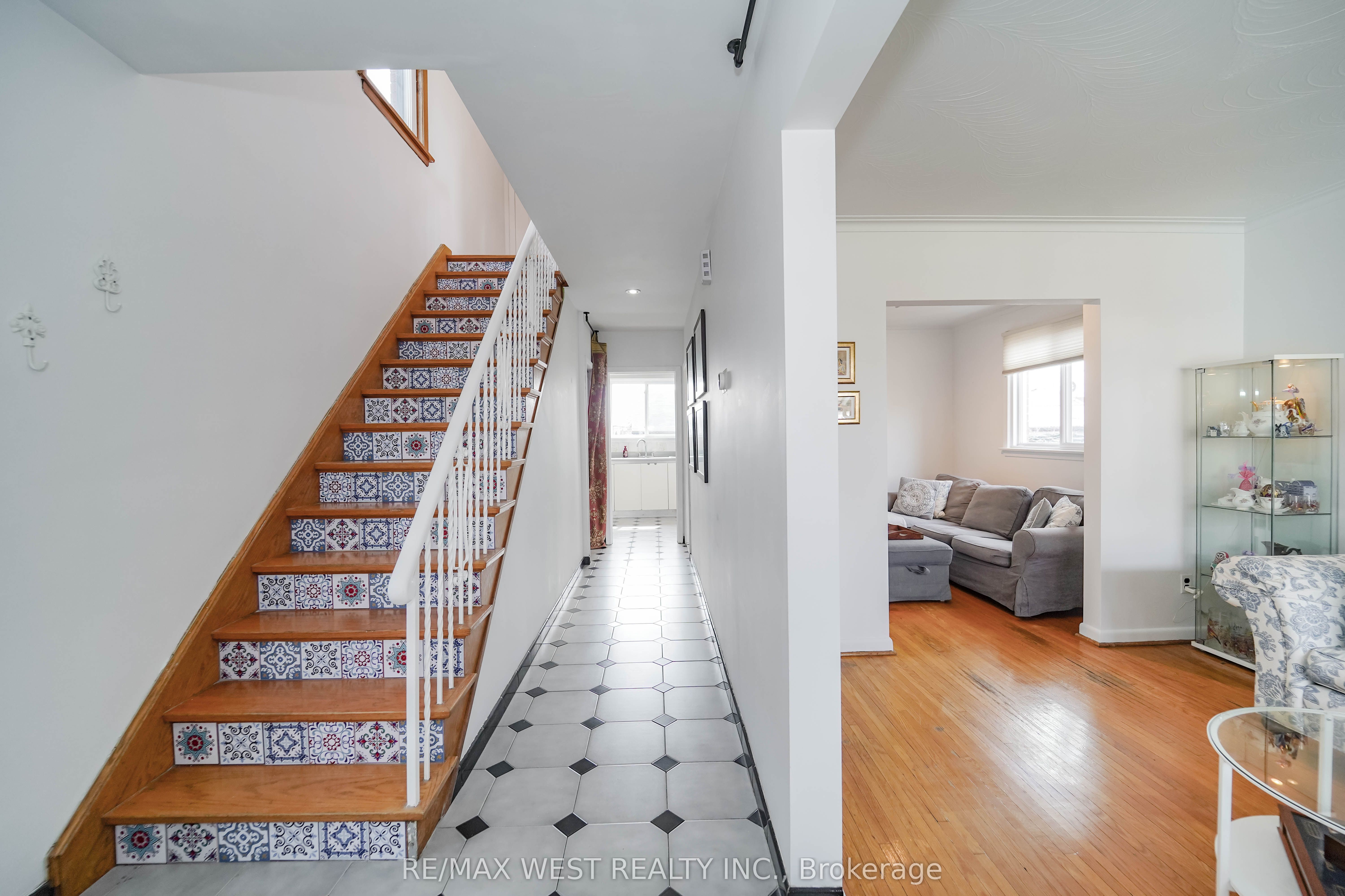 Additional image 4 of 11 Helen Avenue, Toronto, ON, M6N 2B4