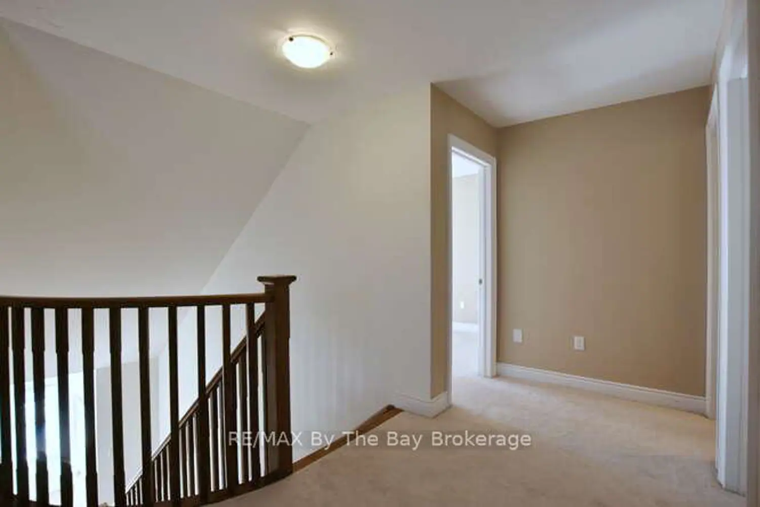 11 Savannah Crescent photo 5