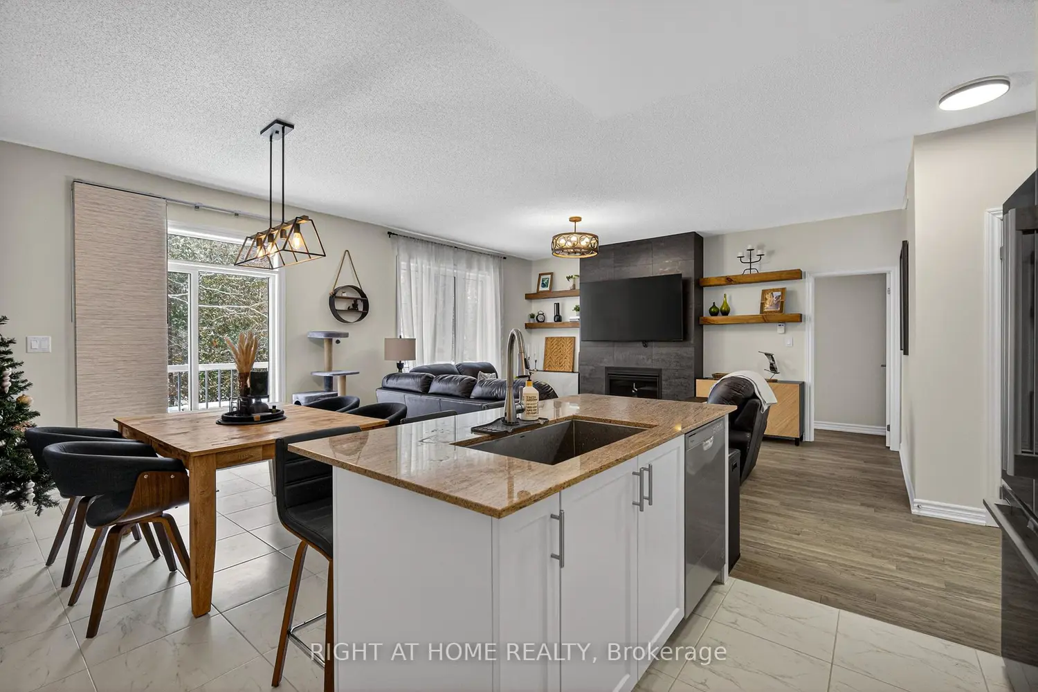 19 Hillcroft Way photo 5