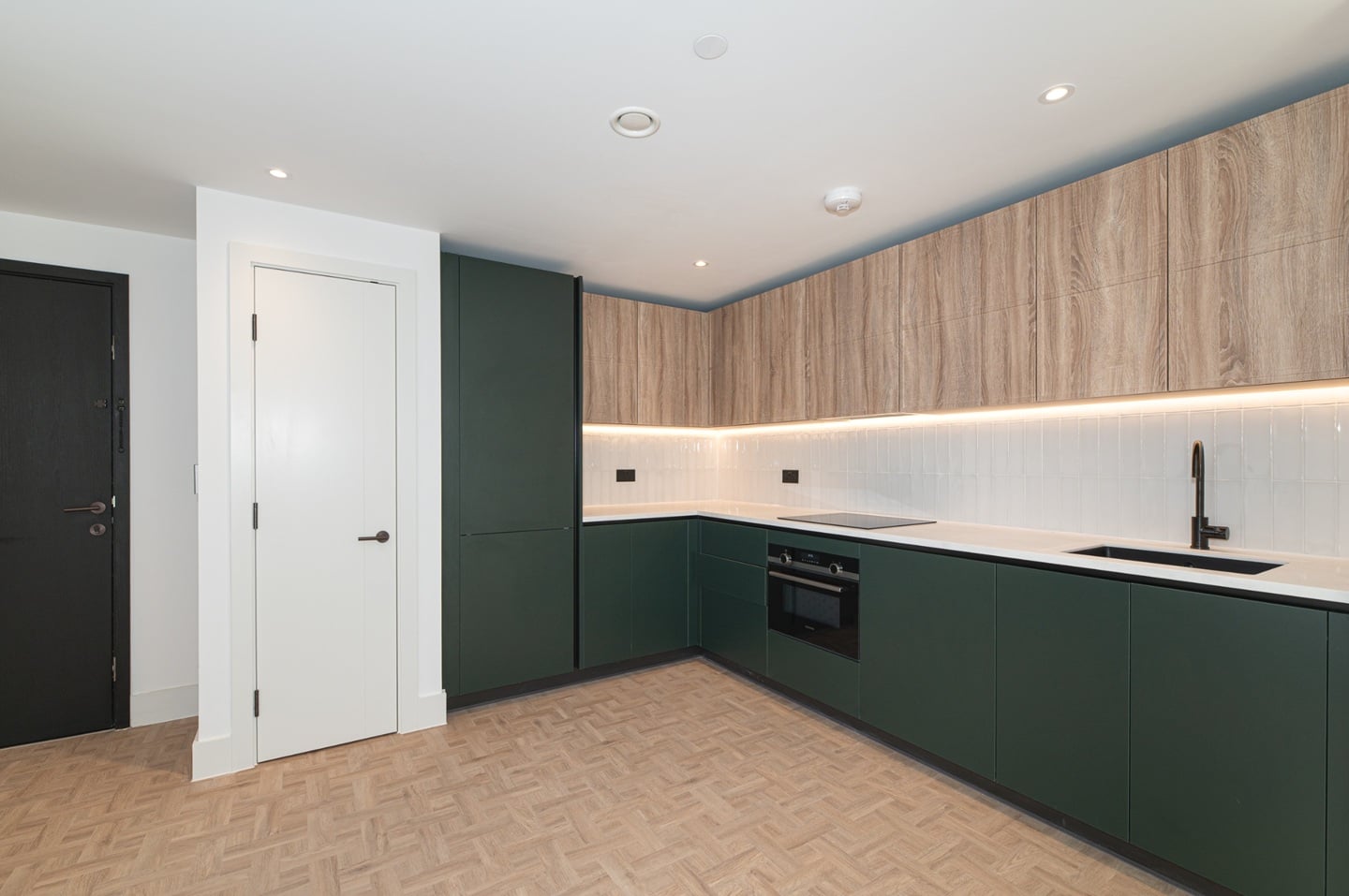 1 Bed Flat, Monarch Square, SW11, N1 7GU