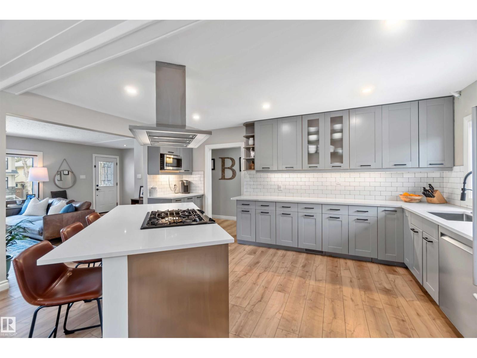 Additional image 3 of 10627 82 Street NW, Edmonton, AB, T6A3N2