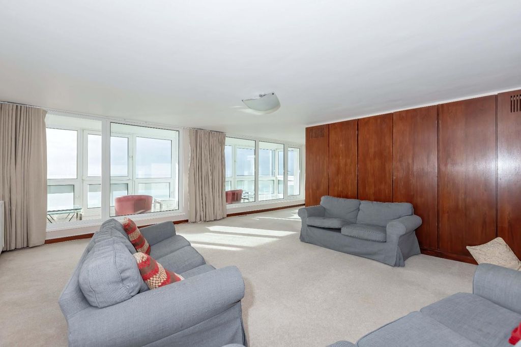 4 bed flat for saleRussell Square, Brighton BN1 photo 5