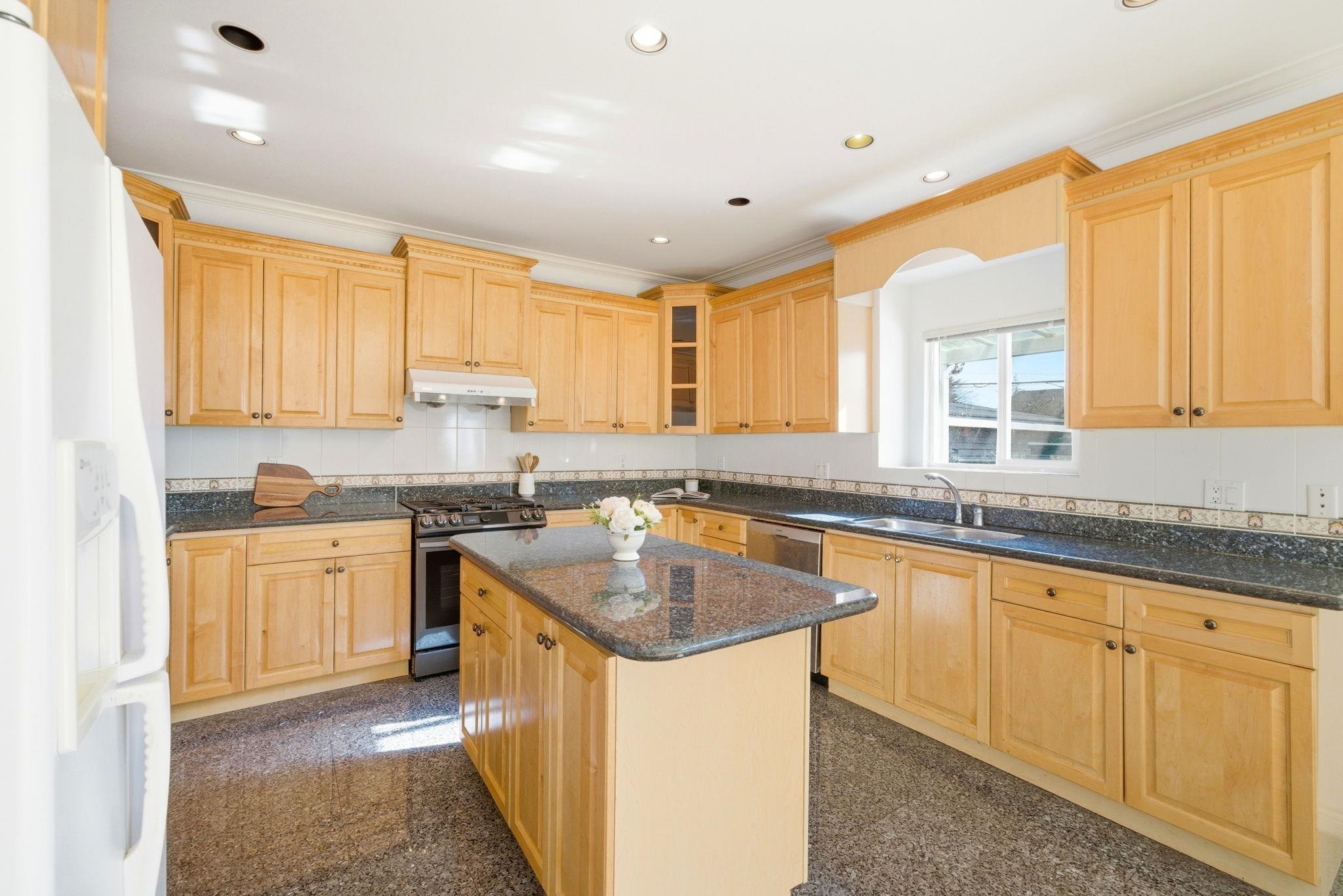Additional image 4 of 213 28th Street W, North Vancouver, BC, V7N 2H9