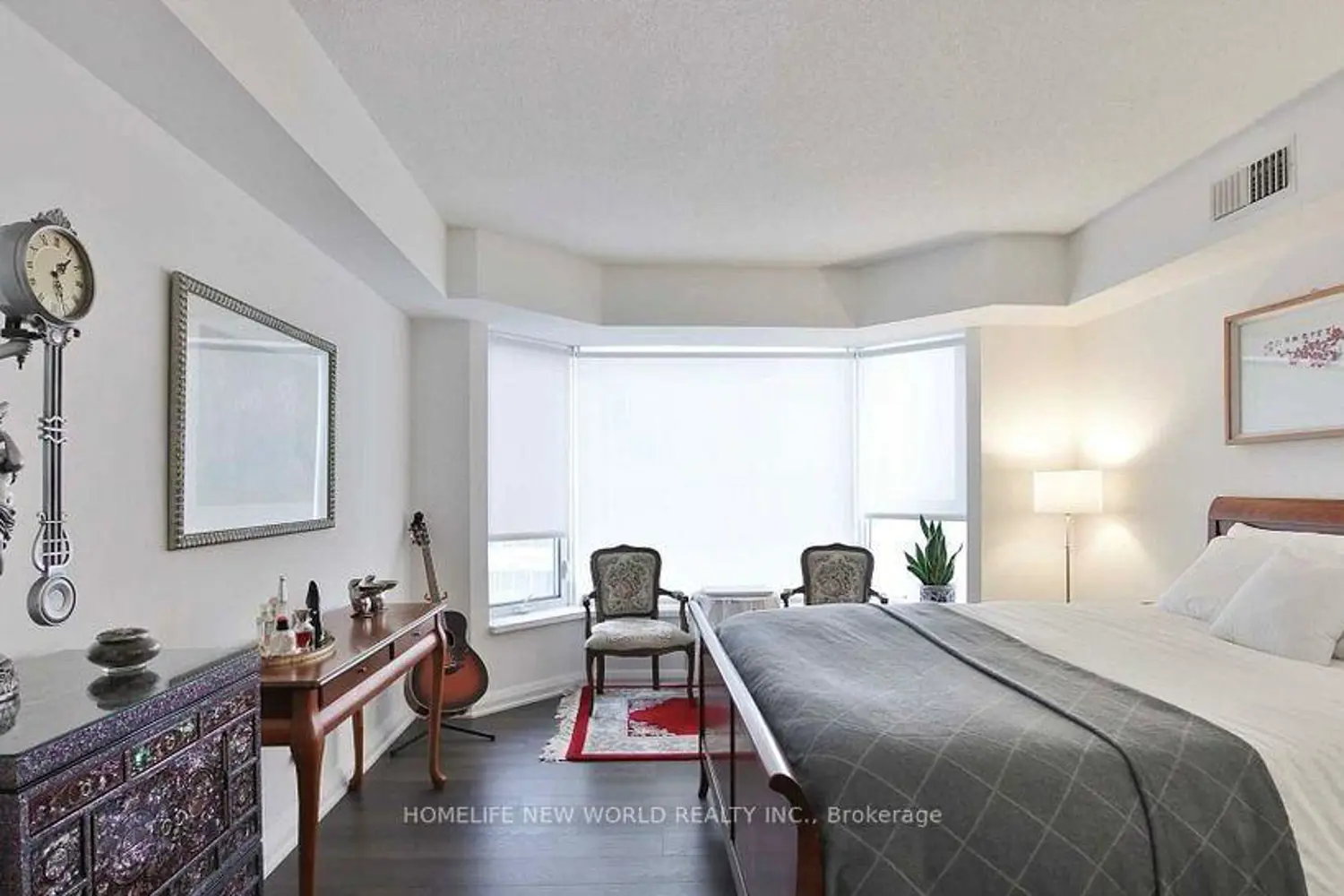 Additional image 12 of 155 Yorkville Avenue 2313