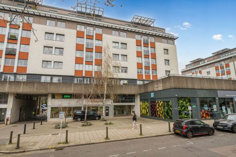 Albemarle Road, Lait House BR3