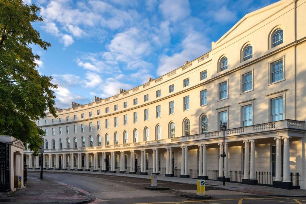 5 bed maisonette for salePark Crescent, London W1B