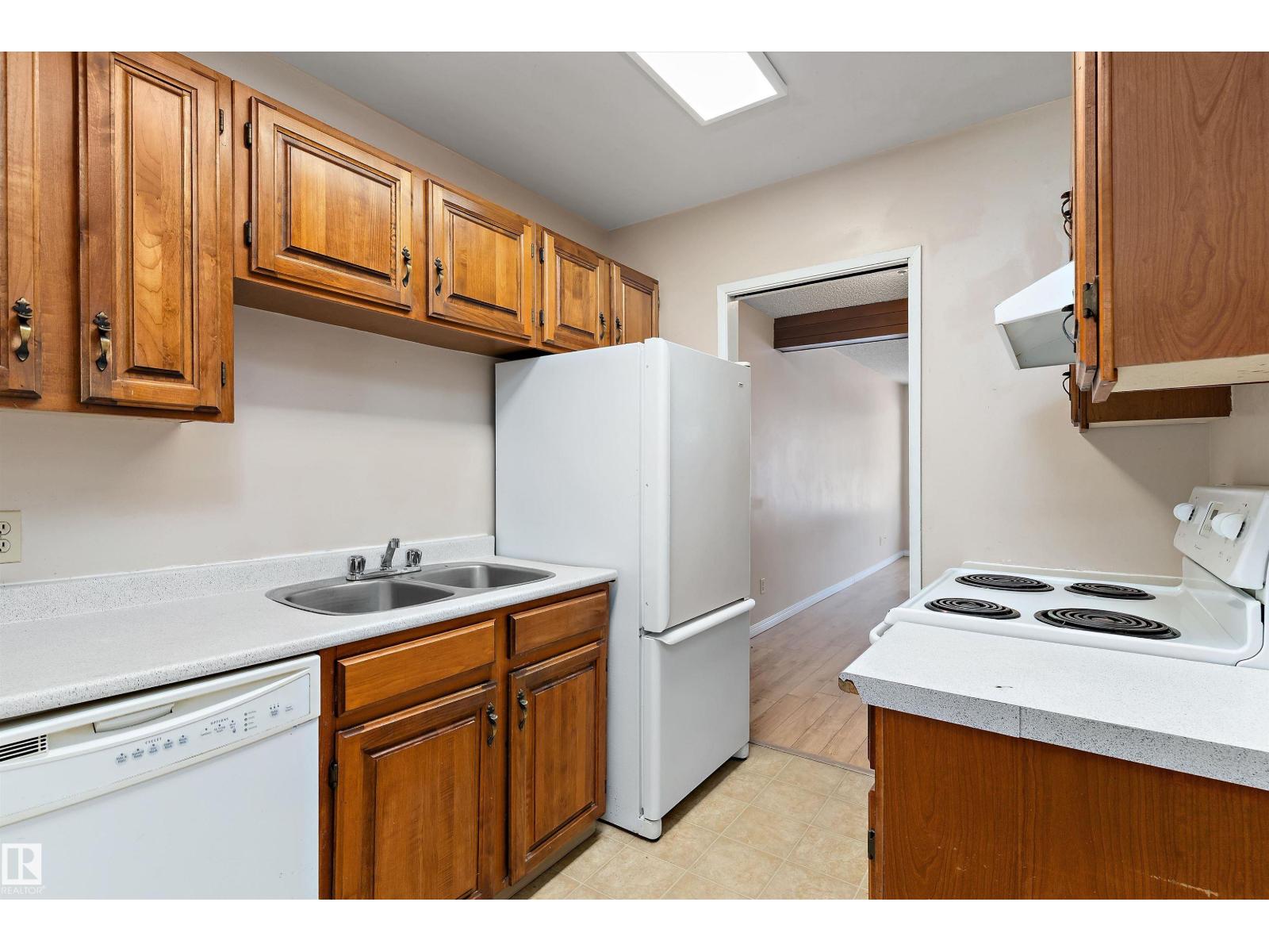 Additional image 6 of 10405 24 Avenue NW, Edmonton, AB, T6J4S2