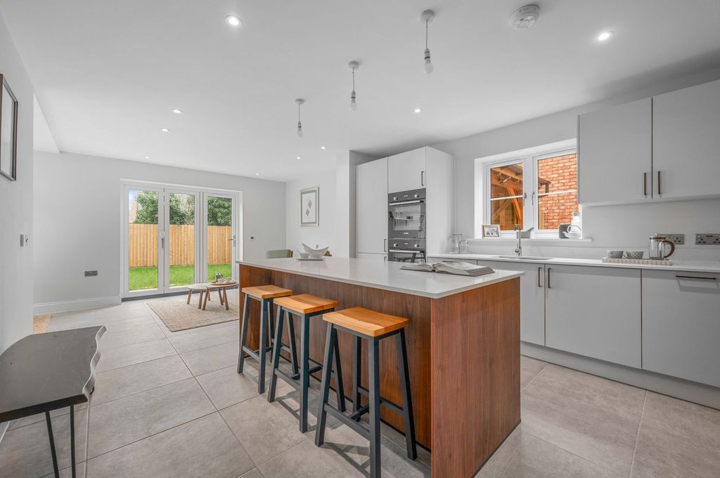 Additional image 3 of 5 bed detached house for saleSpa Farm Court, Bishopton CV37