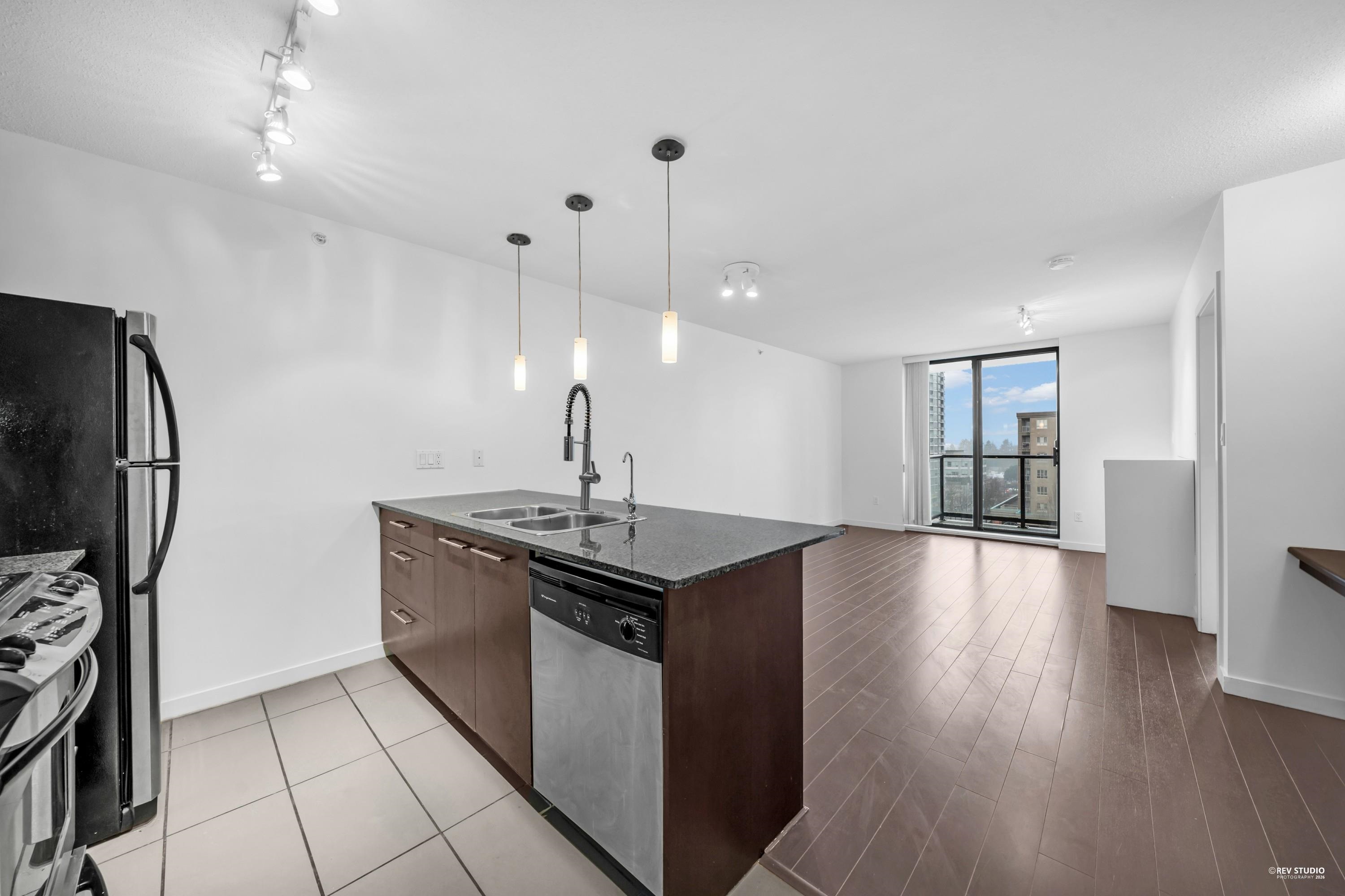 Additional image 5 of 1008-2979 Glen Drive, Coquitlam, BC, V3B 0B2
