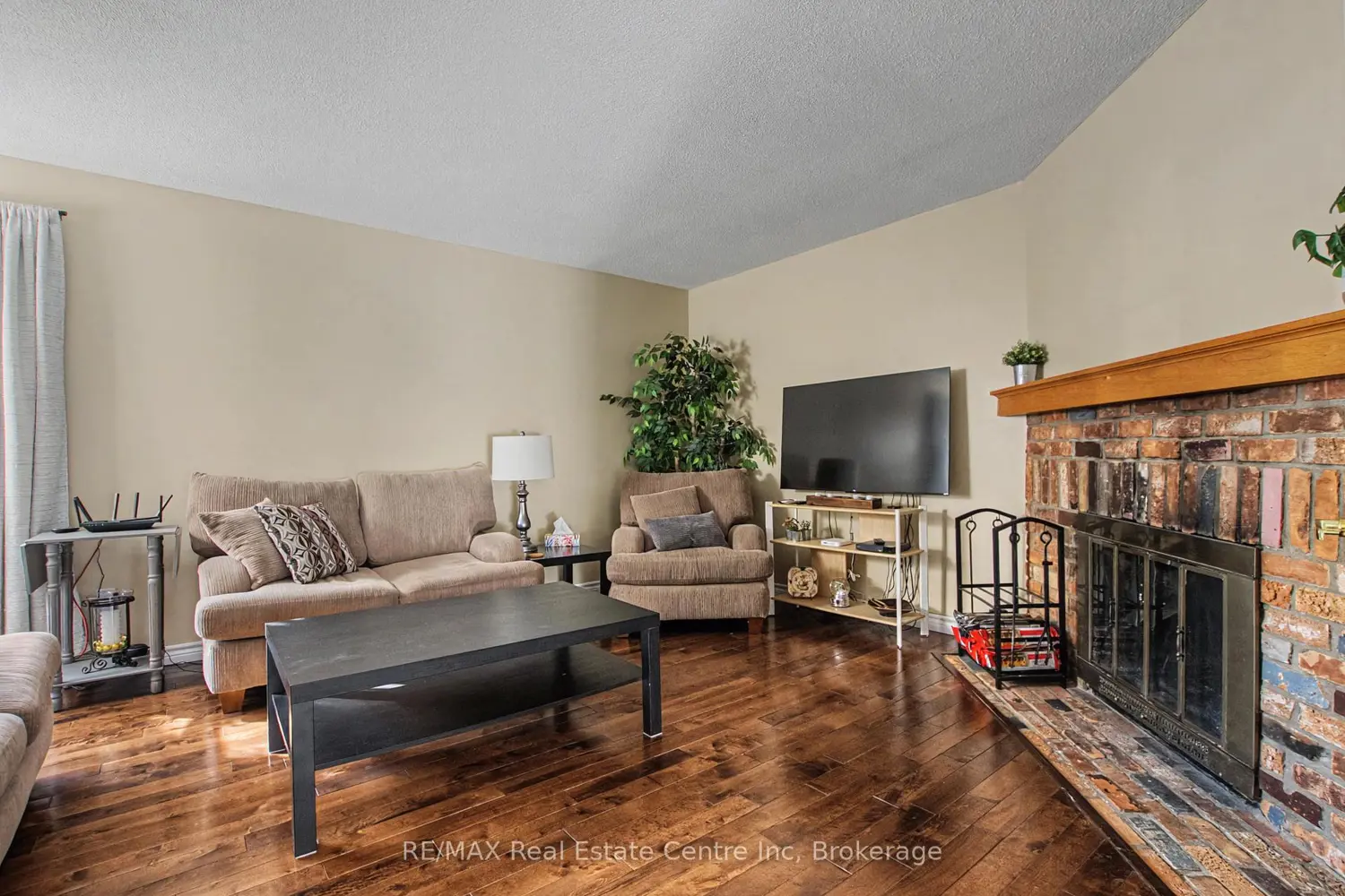912 Laurier Avenue photo 5