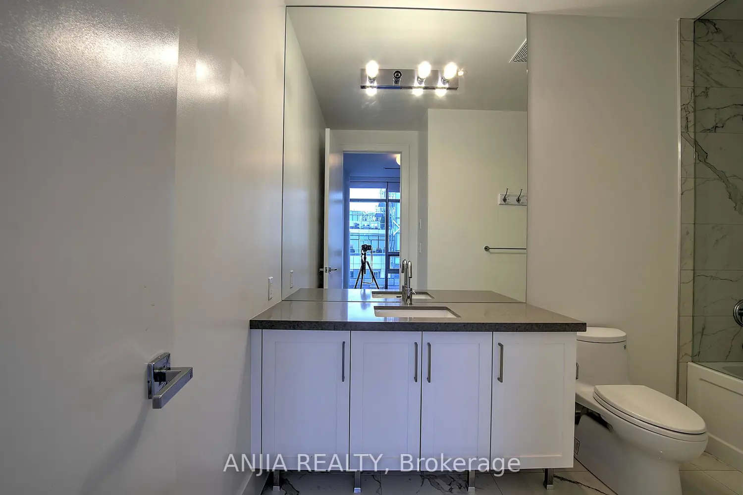 Additional image 12 of 29 Queens Quay Ph1209
