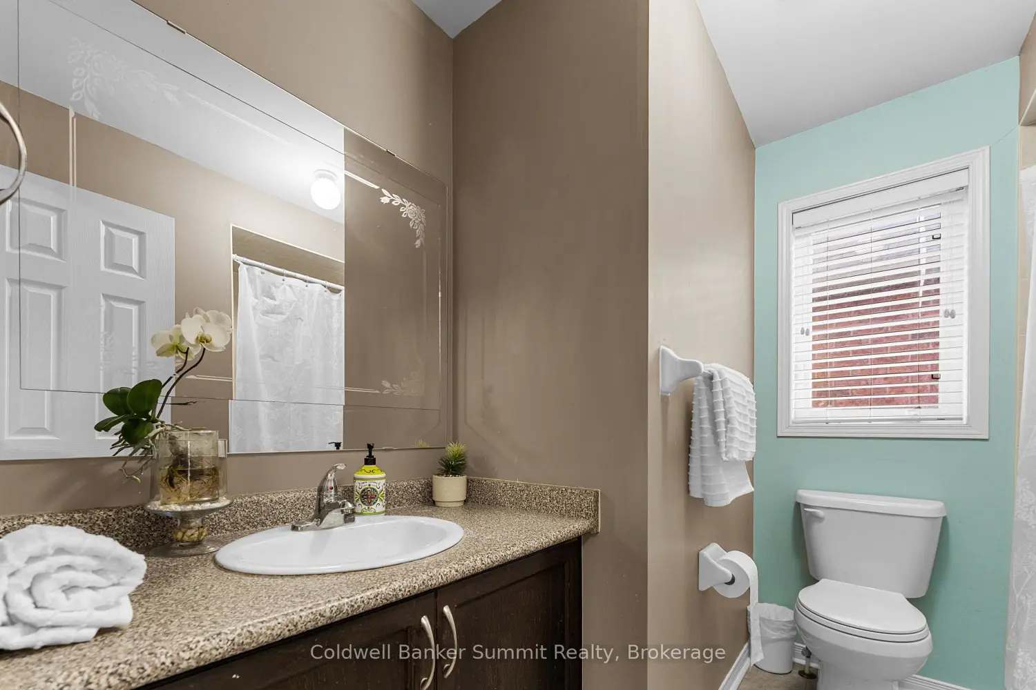 150 Laramie Crescent photo 5