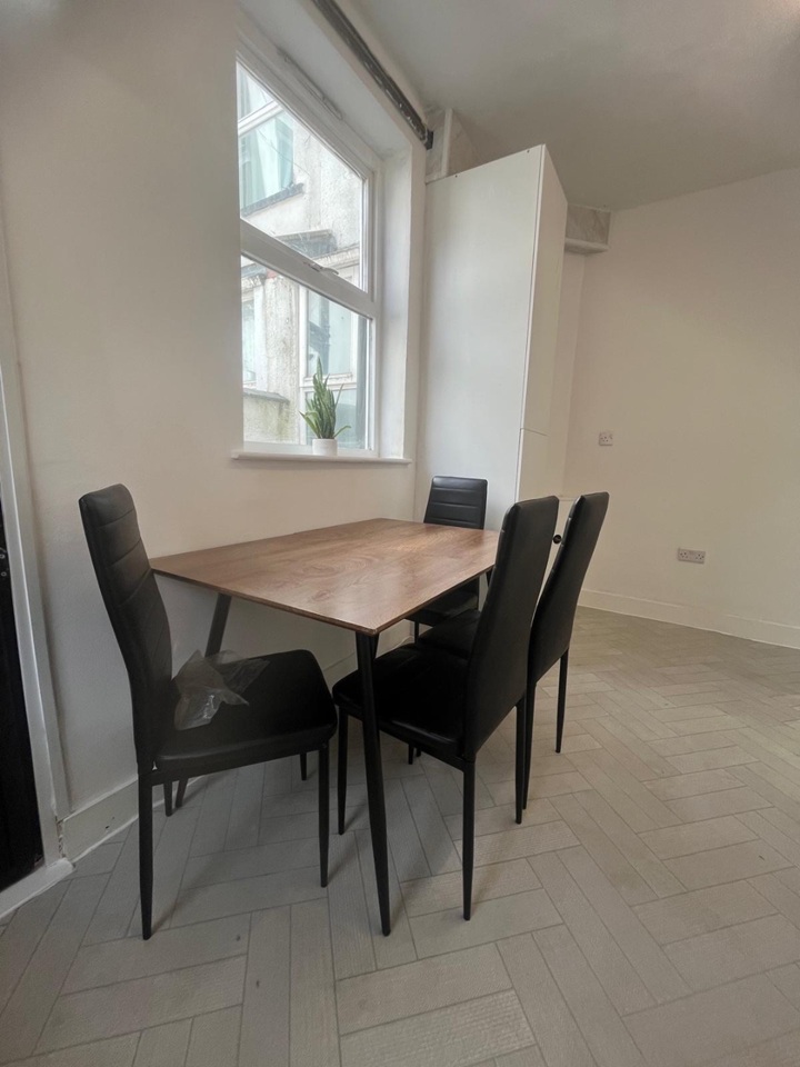 Additional image 3 of Room in a Shared House, Manchester, M40, M40 9DB