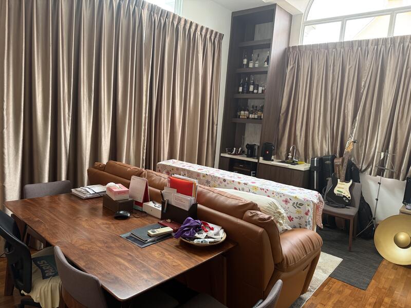 Additional image 20 of Burgundy Crescent