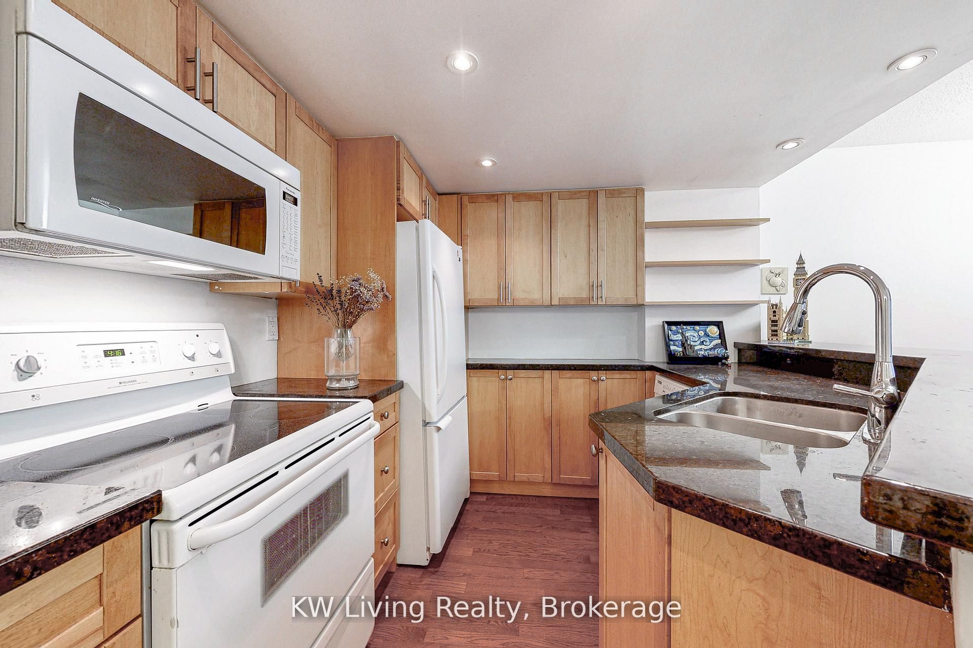 Additional image 6 of 1109-1001 Bay Street, Toronto, ON, M5S 3A6