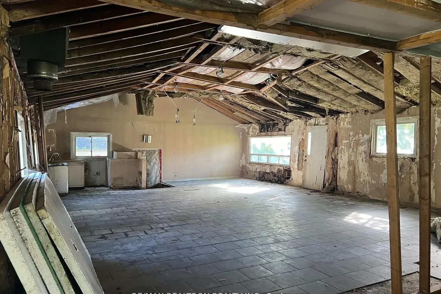Additional image 11 of 3293 Holt Road