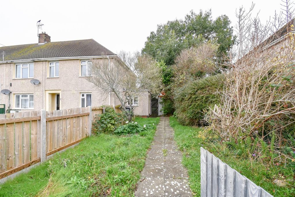 2 bed maisonette for saleCastle Road, Rhoose, Barry CF62
