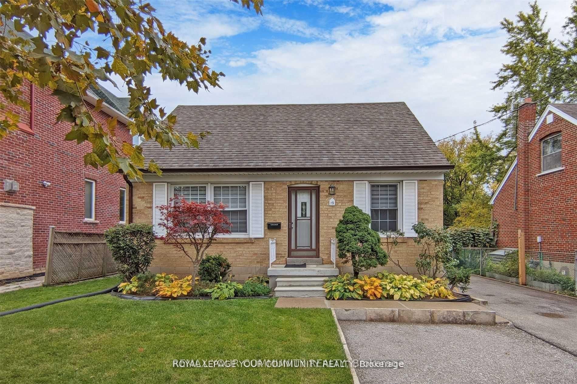 Primary image of Upper-19 Homewood Avenue, Toronto, ON, M2M 1K1