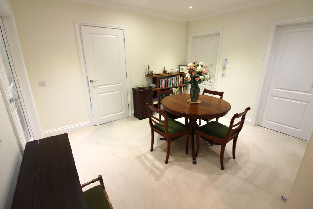 Additional image 10 of 3 bed flat for salePenhurst Gardens, Chipping Norton OX7