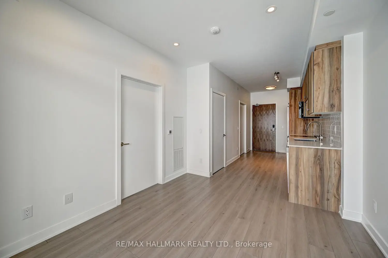 Additional image 3 of 25 Wellington Street 705