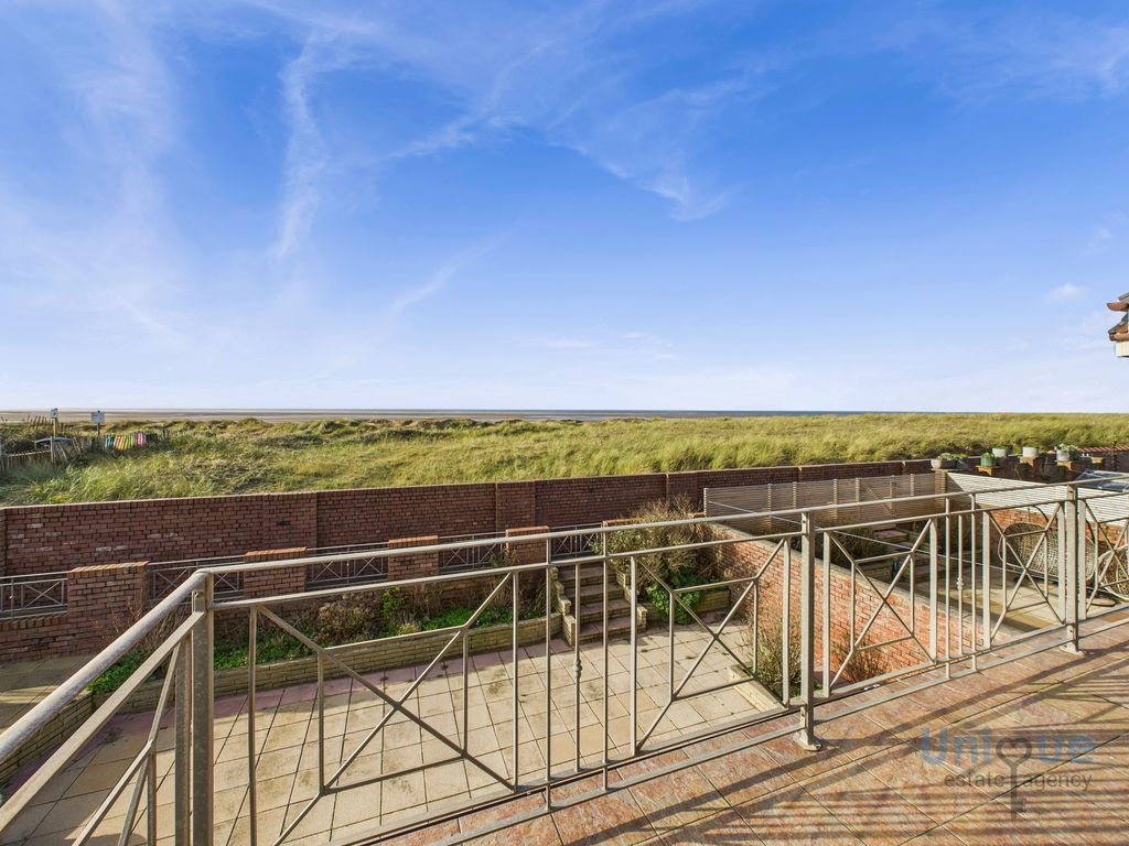 3 bed terraced house for saleSummerfields, Lytham St. Annes FY8 photo 3