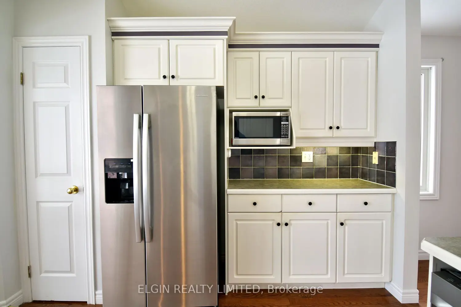 578 Wellington Street photo 5