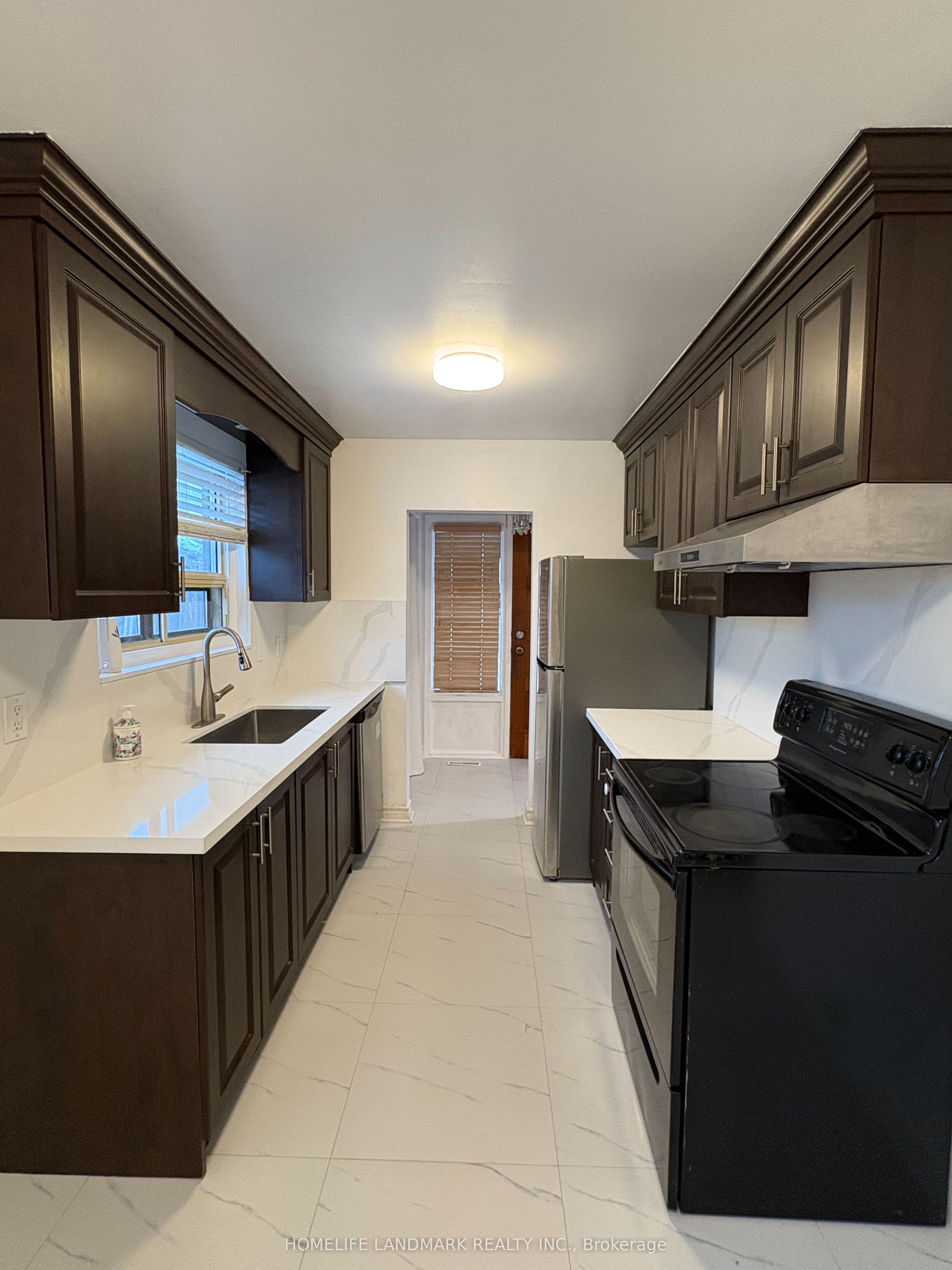 Additional image 3 of Upper-1233 Fairdale Drive, Mississauga, ON, L5C 1K3