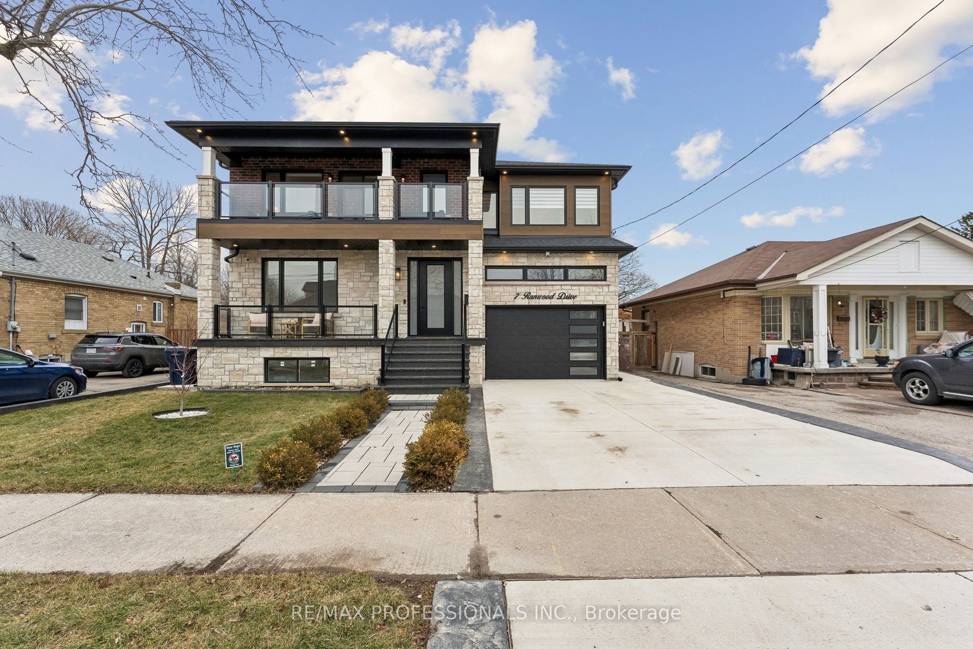 7 Ranwood Drive, Toronto, ON, M9N 3E8