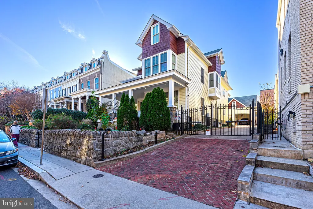 3350 17th Street NW Unit PH2, Washington, DC 20010